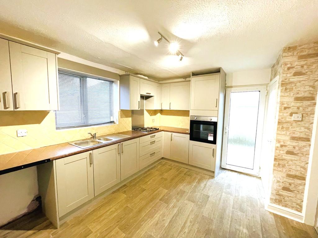 IMG E1130 - Kitchen - Alt