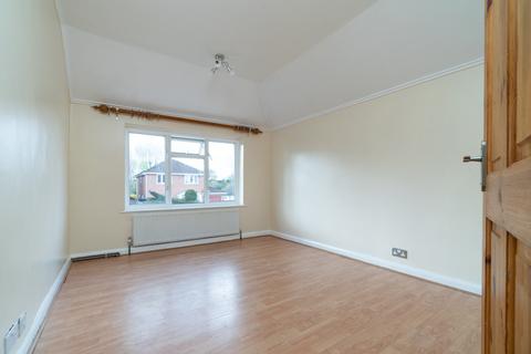 2 bedroom maisonette to rent, Spencer Road, Caterham