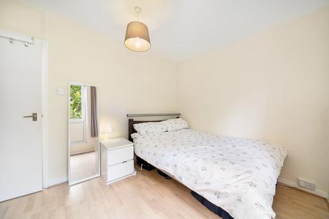 4 bedroom maisonette to rent, Thomas Baines Road, Battersea