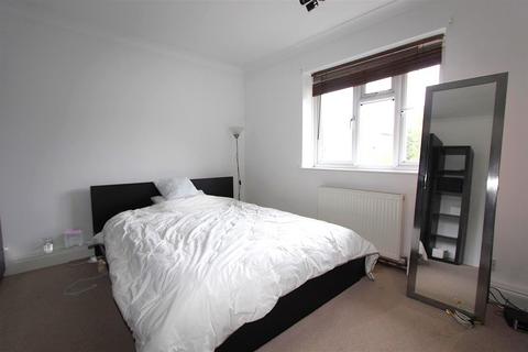 3 bedroom flat to rent, Chacewater, Boyton Road, London N8