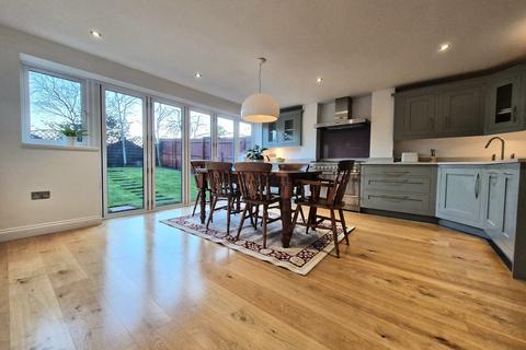 5 bedroom detached house to rent, Spencer Close, Uttoxeter