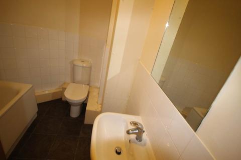 2 bedroom flat to rent, Landmark House, City Centre, Bradford