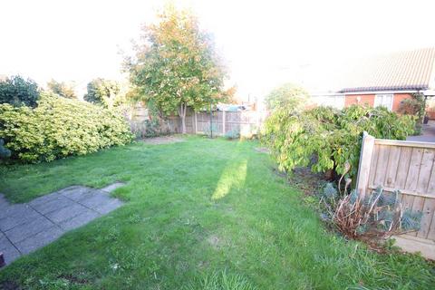 2 bedroom detached house to rent, Pilgrims Way, Bedford MK42