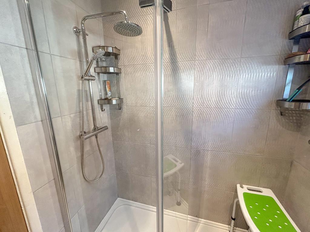 Shower room 2