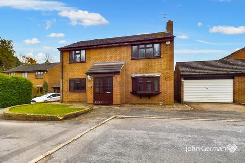 5 bedroom detached house for sale, Barden Close, Loughborough