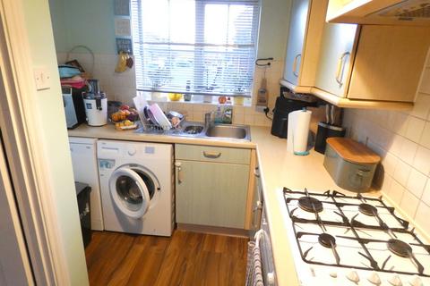 2 bedroom terraced house to rent, Ellington Road, Bedford