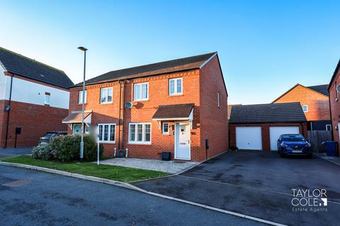 3 bedroom semi-detached house for sale, Coltsfoot Close, Tamworth