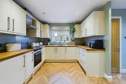 4 bedroom detached house for sale, Knightsbridge Way, Stretton