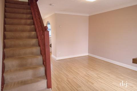 2 bedroom detached house to rent, Kidner Close, Luton