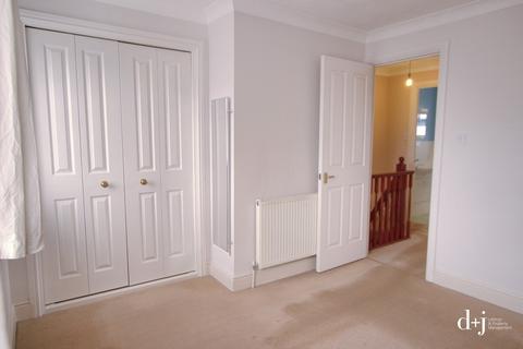 2 bedroom detached house to rent, Kidner Close, Luton