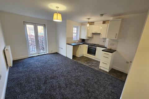 2 bedroom flat to rent, Fernbeck Close, Farnworth, Bolton