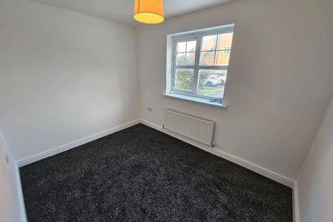 2 bedroom flat to rent, Fernbeck Close, Farnworth, Bolton