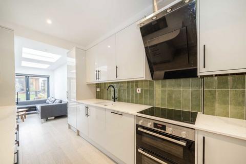 2 bedroom flat to rent, Rastell Avenue, London SW2