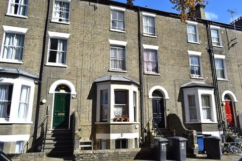 1 bedroom in a house share to rent, Bateman Street, Cambridge CB2