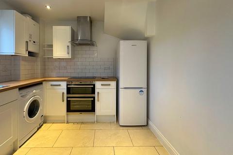 3 bedroom semi-detached house to rent, Hudson Close, Cambridge CB2