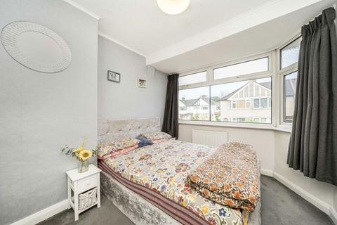 2 bedroom house for sale, Saxon Avenue, Feltham TW13