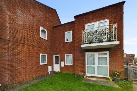 2 bedroom maisonette to rent, Redcliff Court, Kenilworth Avenue, Gloucester, GL2