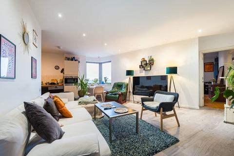 3 bedroom flat for sale, 417 Wick Lane, London E3