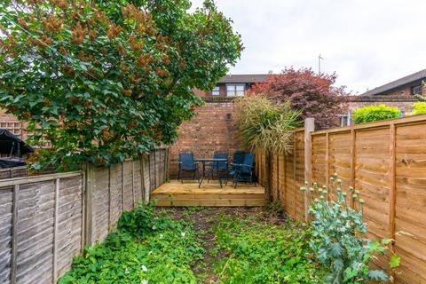 94 Larden Road, London, W3 7SX