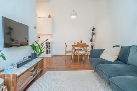 2 bedroom apartment for sale, Royal Drive, London, N11