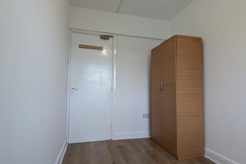 2 bedroom flat to rent, London Road, Slough, Berkshire, SL3