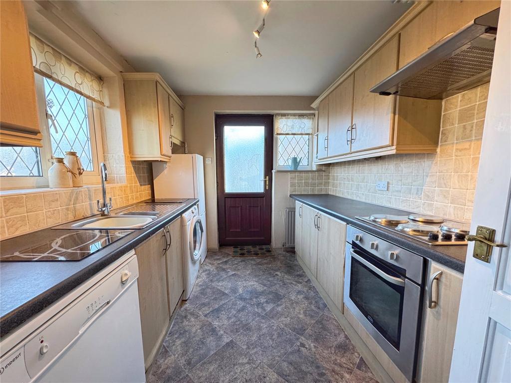 https://media.onthemarket.com/properties/16174690/1519507771/image-5-1024x1024.jpg