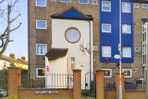 Flat , Cromwell Court, Cromwell Road, Rushden