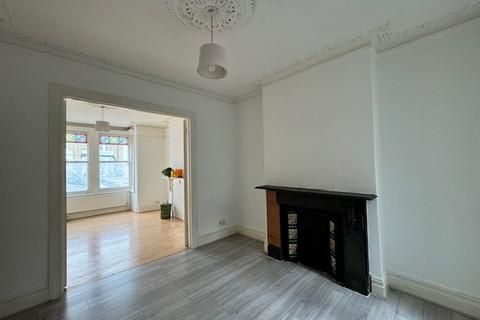 4 bedroom terraced house for sale, Casselden Road, London NW10