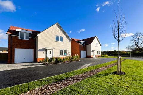 4 bedroom detached house for sale, Exbury Crescent, Cranleigh