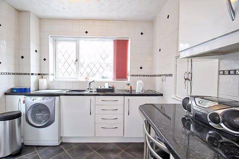 3 bedroom semi-detached house for sale, Tern Close, Wolverhampton, WV4 6AU