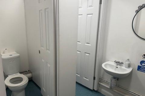 House to rent, Bradford Road, Batley