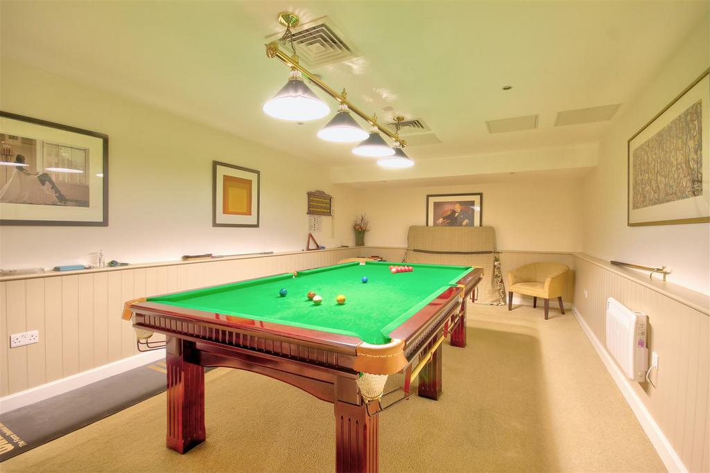 Residents&#39; communal snooker room