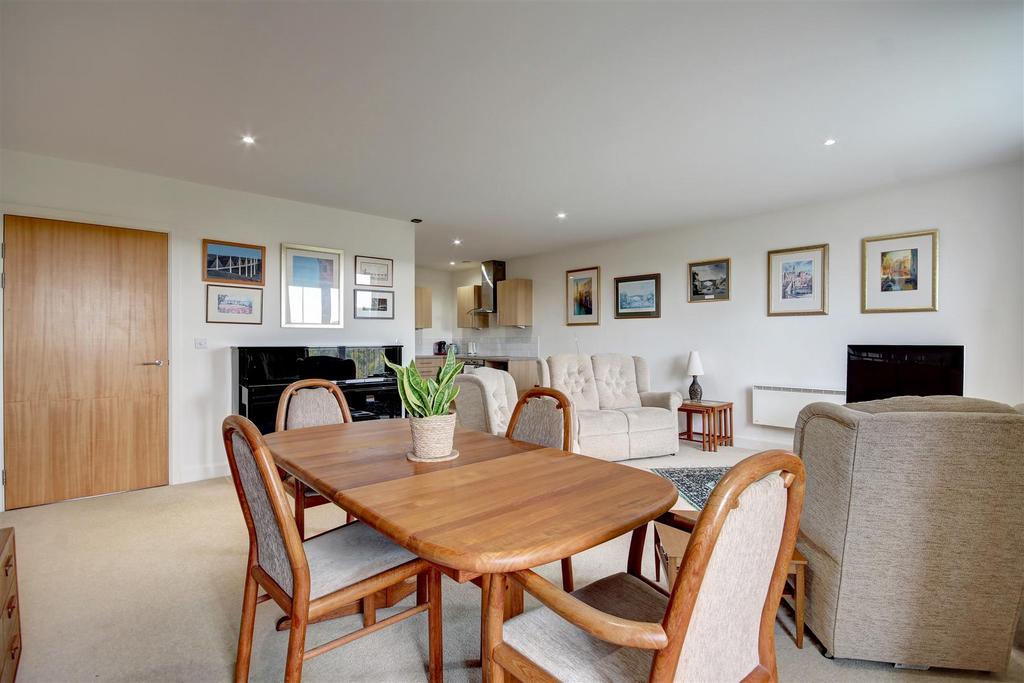 Open plan sitting/dining room