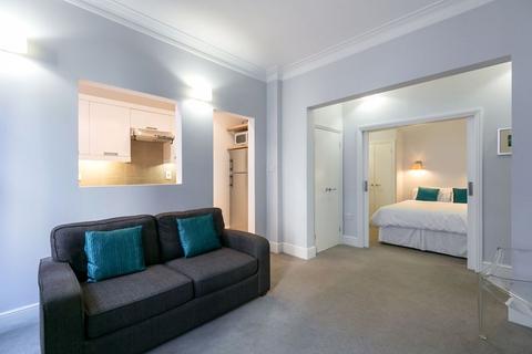 Studio to rent, Great Smith Street, London