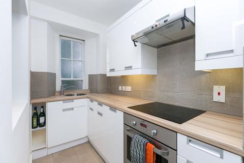 Studio to rent, Great Smith Street, London