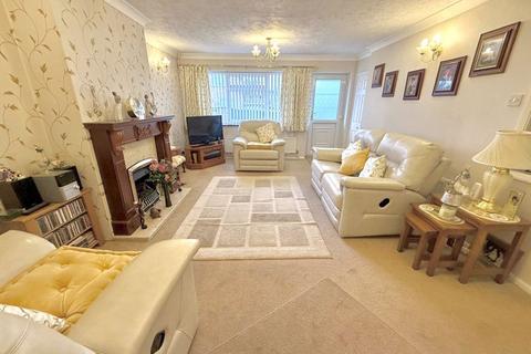 2 bedroom semi-detached bungalow for sale, Seamons Close, Dunstable