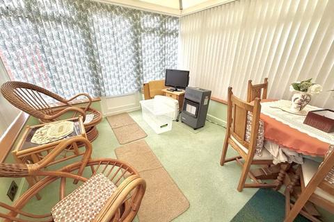 2 bedroom semi-detached bungalow for sale, Seamons Close, Dunstable