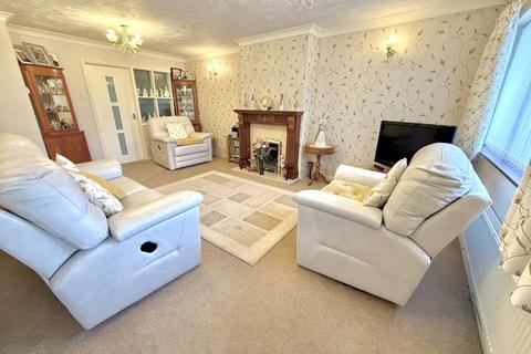 2 bedroom semi-detached bungalow for sale, Seamons Close, Dunstable