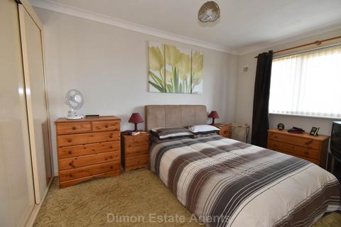 2 bedroom flat for sale, Leventhorpe Court, Elmhurst Road, Gosport