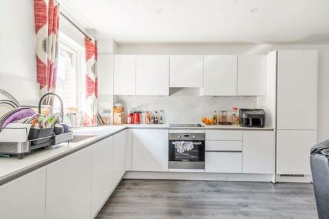 3 bedroom flat for sale, Harrow View, Harrow