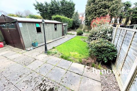 3 bedroom semi-detached house to rent, Newbury Lane, Oldbury B69