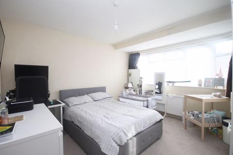 2 bedroom apartment for sale, Lincoln Close, Greenford