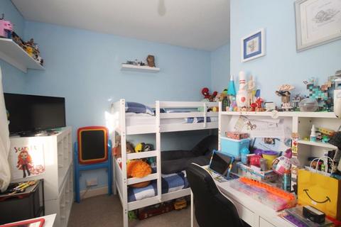 5a Lincoln Close, Greenford, UB6 8NR