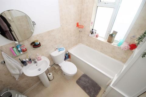5a Lincoln Close, Greenford, UB6 8NR