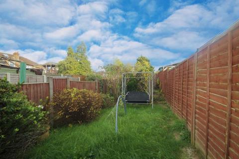 5a Lincoln Close, Greenford, UB6 8NR