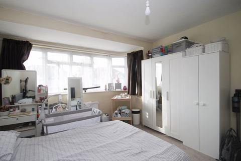 5a Lincoln Close, Greenford, UB6 8NR