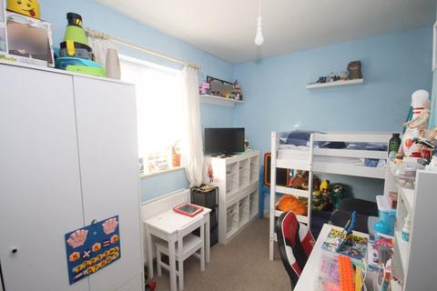 5a Lincoln Close, Greenford, UB6 8NR