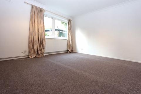 1 bedroom flat to rent, Lucerne Close, Palmers Green N13