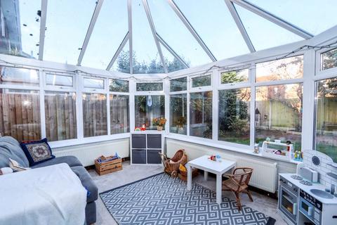 15 Bradford Close, Clevedon, BS21 5ES