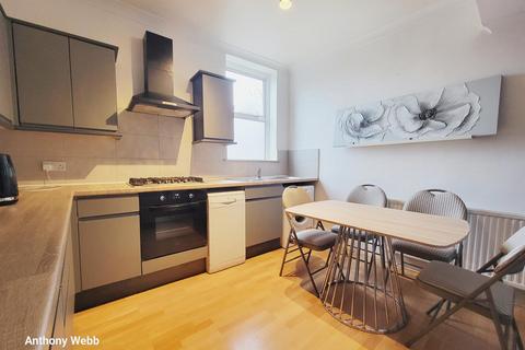 Green Lanes, Palmers Green, N13